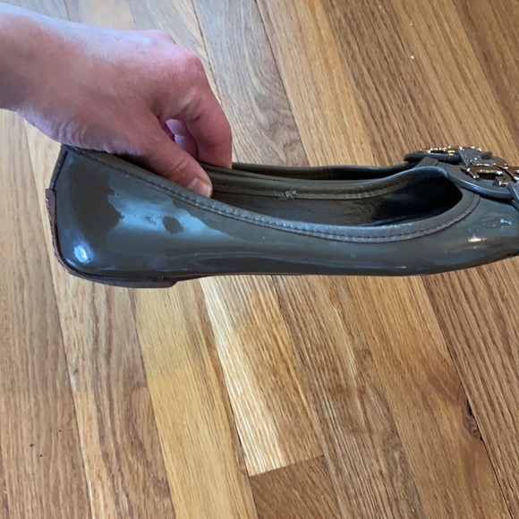 Tory Burch Size 7 Taupe Flats - Picture 3 of 5